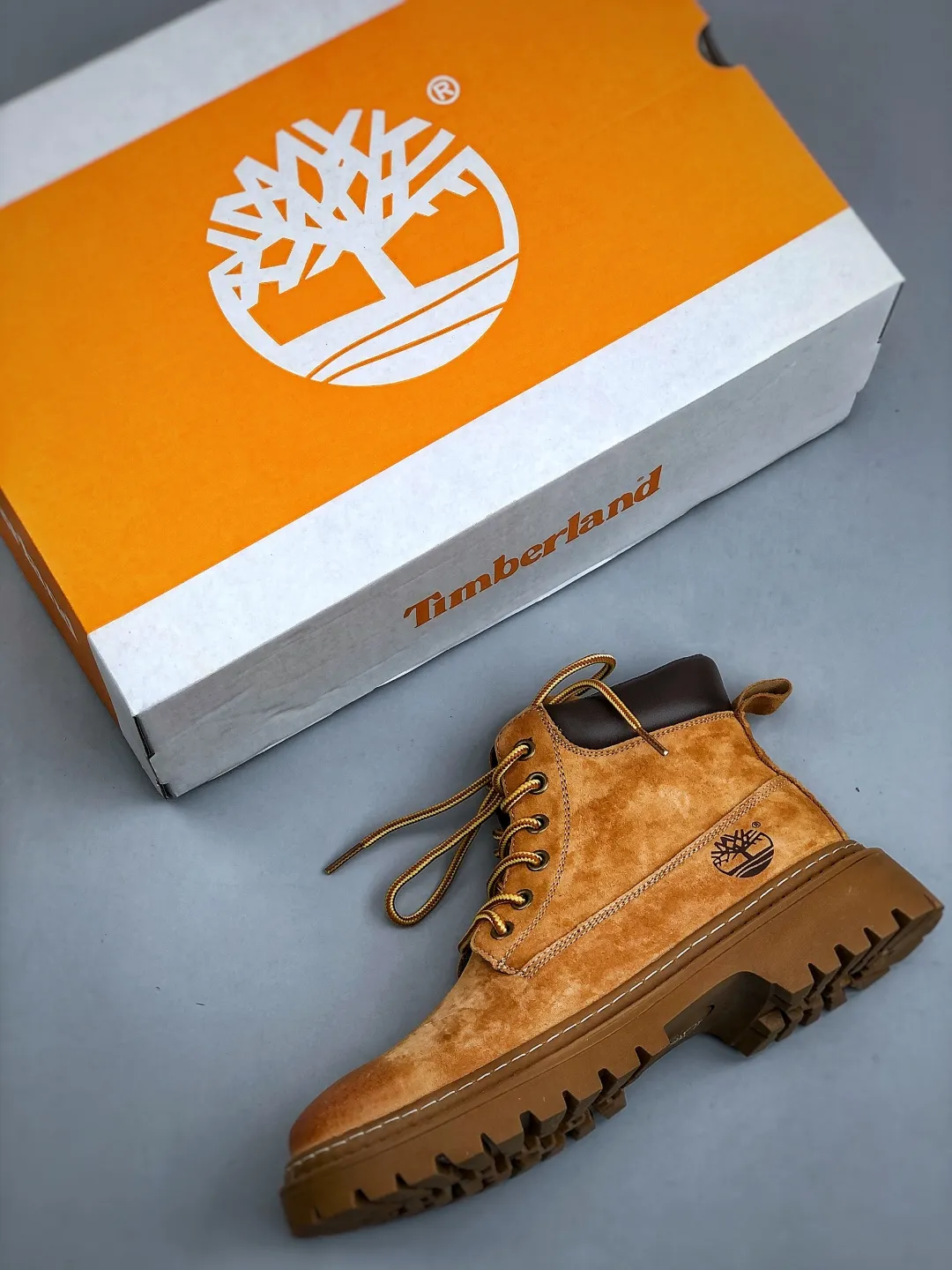 Local self-pickup💰560 Support store release New arrivals🚀Timberland Timberland outdoor mid-top casual rhubarb boots series Guangdong factory quality Original box original packaging The fabric is made of Italian 🇮🇹 top-grade frosted fine-grained cowhide with anti-odor and anti-corrosion genuine leather latex insoles to give you a perfect wearing experience High-quality and durable, a must-have for sportsmen Specially designed to treat those who are not handsome High-quality feet feel first-class Size: 38-44 (leather shoe size)